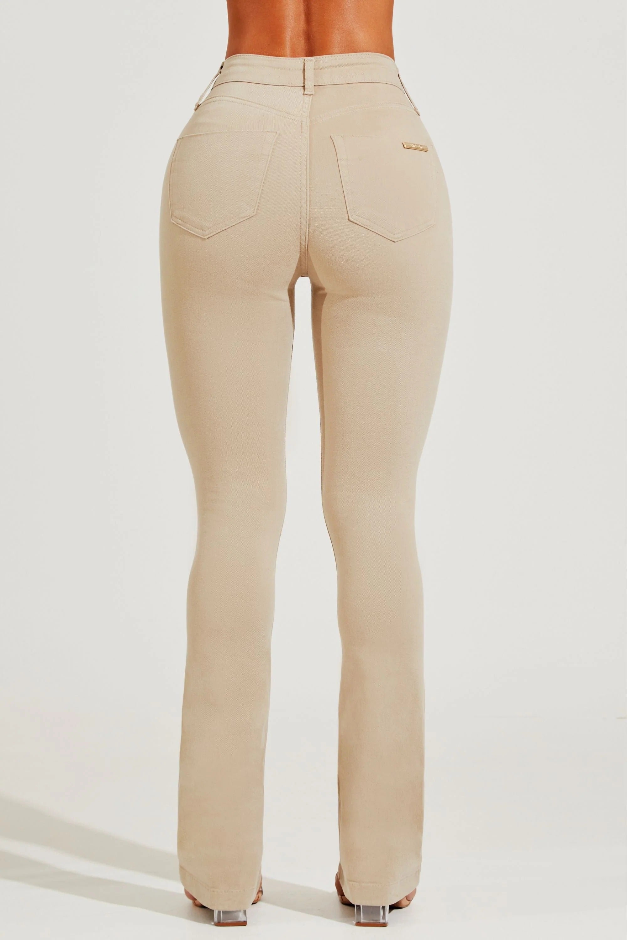 Calça Jeans Modeladora Boot Cut Nude Cós Médio